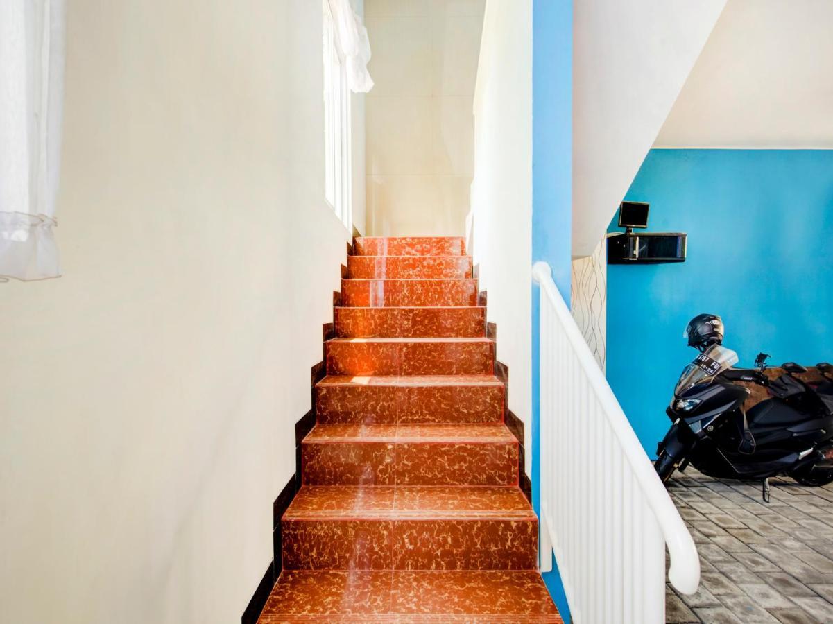 Oyo Life 3987 Kost Aditya スラバヤ エクステリア 写真