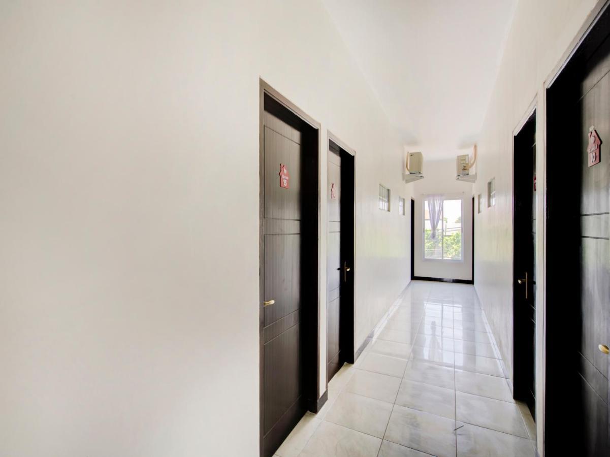 Oyo Life 3987 Kost Aditya スラバヤ エクステリア 写真